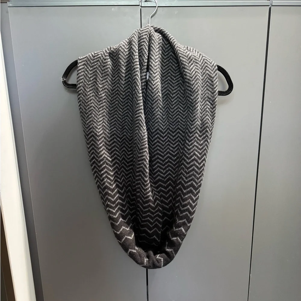 Halogen Black and Gray Chevron Scarf